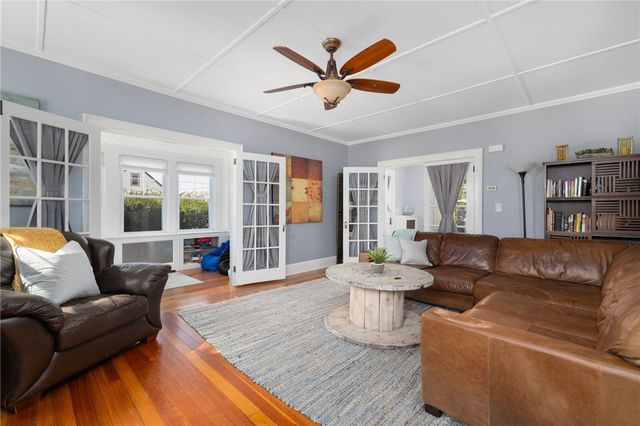 127 West Main Road, Middletown, RI 02842