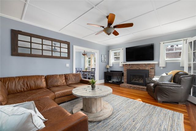 127 West Main Road, Middletown, RI 02842