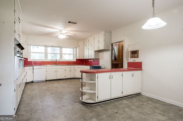 1402 W 12th Street, Alma, GA 31510