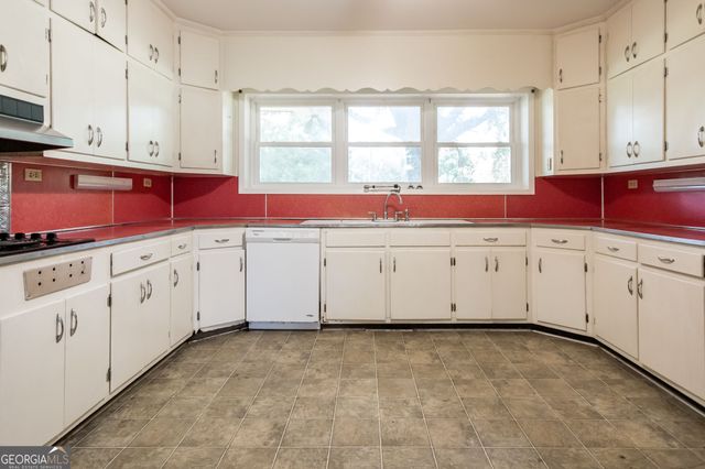 1402 W 12th Street, Alma, GA 31510