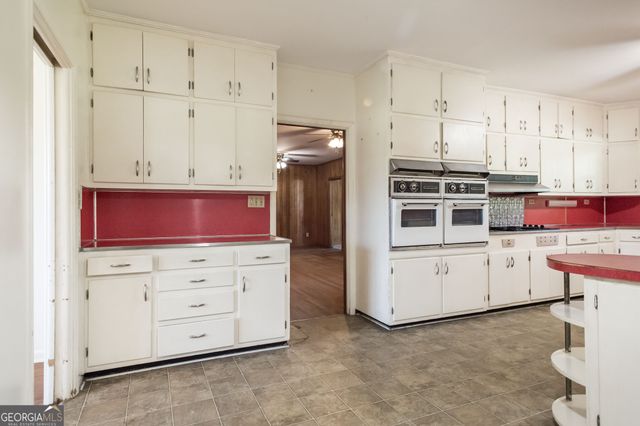 1402 W 12th Street, Alma, GA 31510