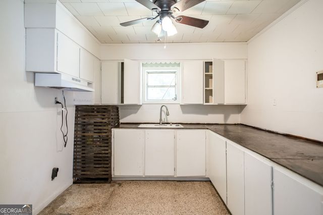 1402 W 12th Street, Alma, GA 31510