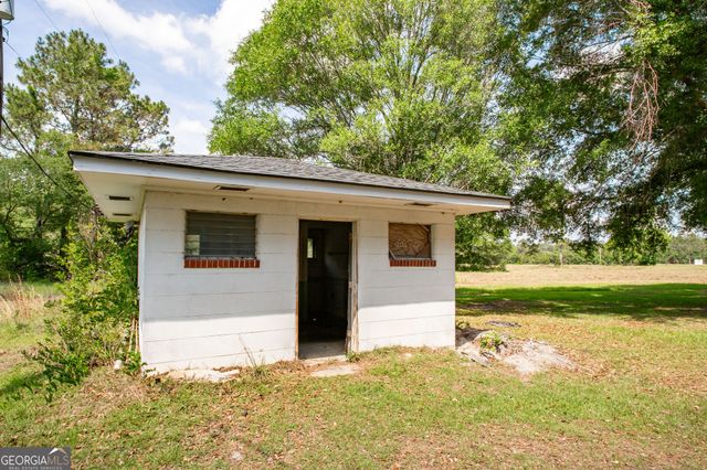 1402 W 12th Street, Alma, GA 31510