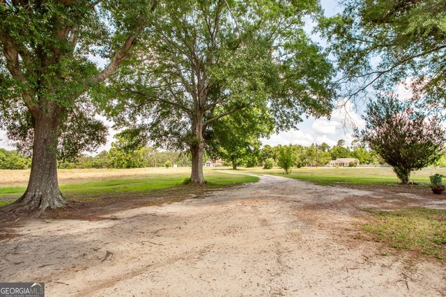 1402 W 12th Street, Alma, GA 31510