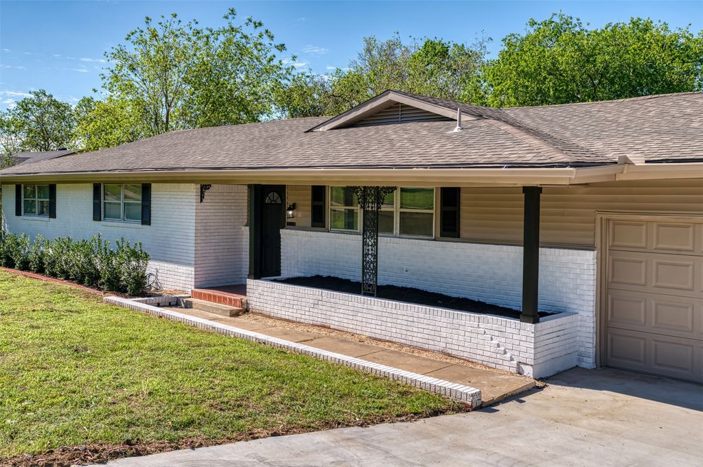 4516 Rolling Hills Drive, Fort Worth, TX 76119 — photo 2
