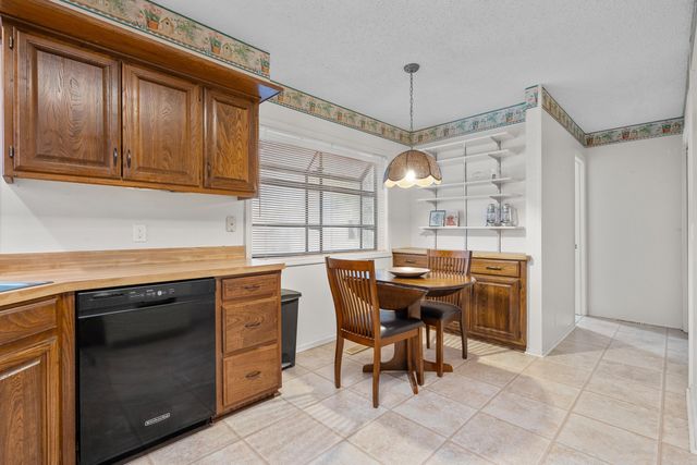 50 Majorca Drive, Hot Springs Village, AR 71909