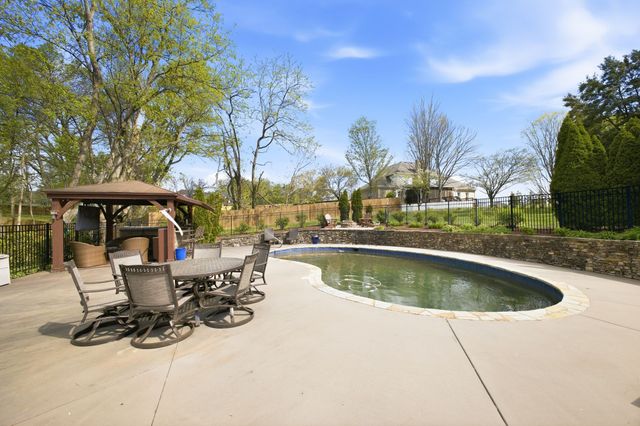 1033 Beech Grove Rd, Brentwood, TN 37027