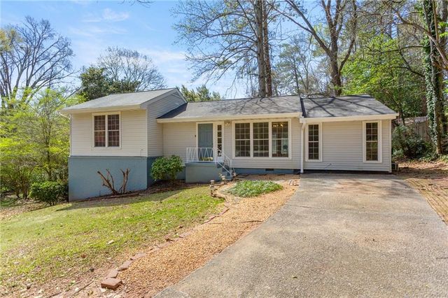 2866 Highland SE Drive, Smyrna, GA 30080