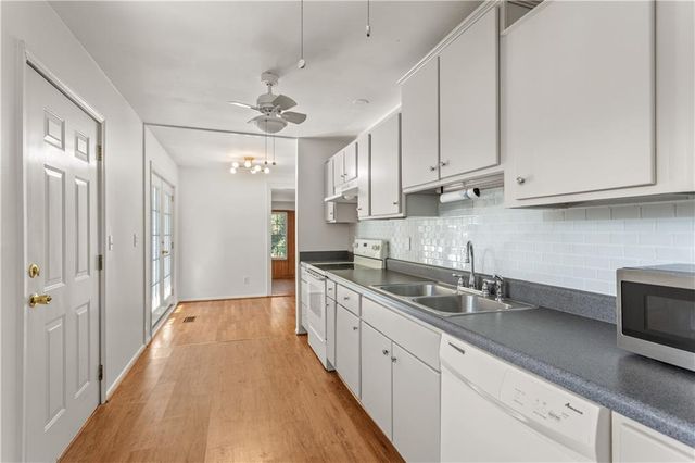 2866 Highland SE Drive, Smyrna, GA 30080