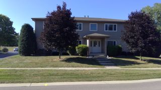 790 W Highview Drive 2E, Antioch, IL 60002