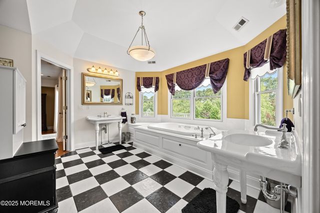 8 Pittenger Court, Millstone, NJ 08535