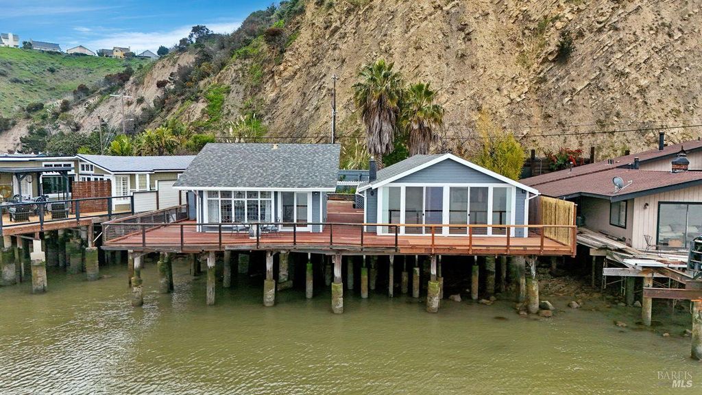 34 SANDY BEACH Rd, Vallejo, CA 94590