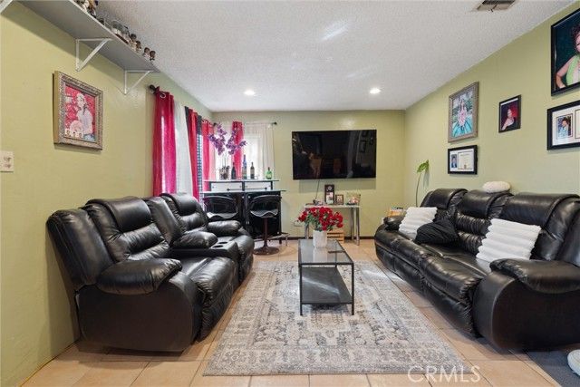 511 S Pannes, Compton, CA 90221