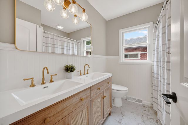 2814 48th Place, Des Moines, IA 50310