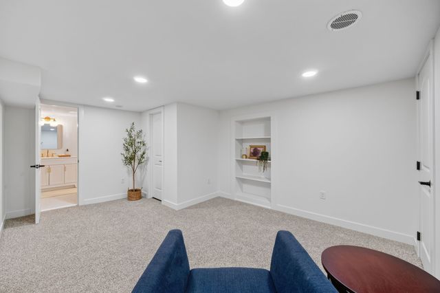 2814 48th Place, Des Moines, IA 50310