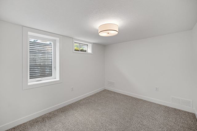 2814 48th Place, Des Moines, IA 50310