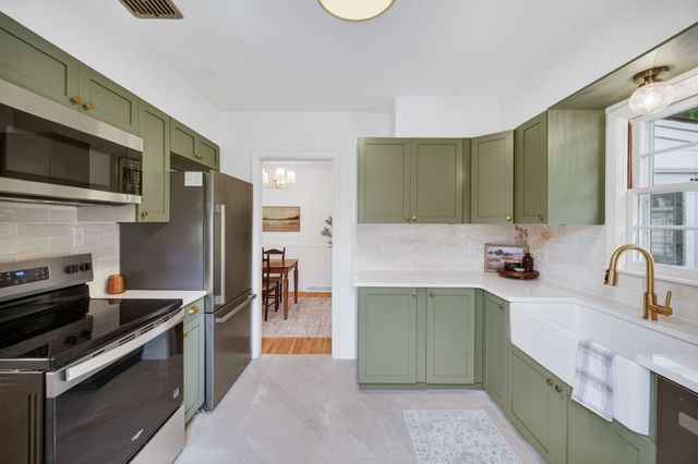 2814 48th Place, Des Moines, IA 50310