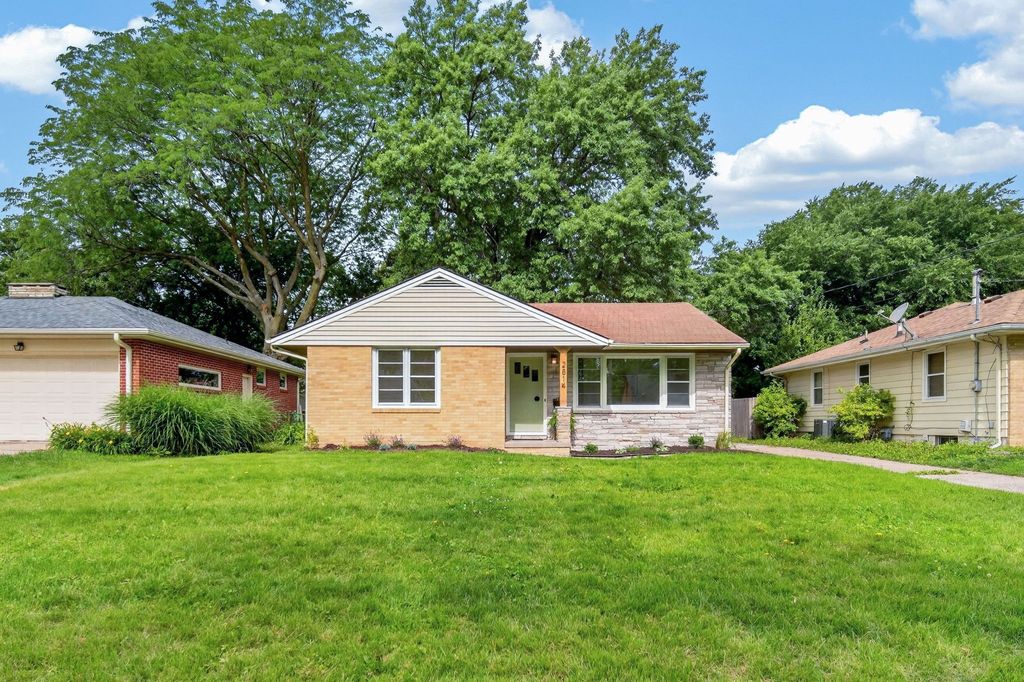 2814 48th Place, Des Moines, IA 50310