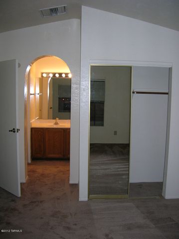 8645 N Auriga Way, Tucson, AZ 85742