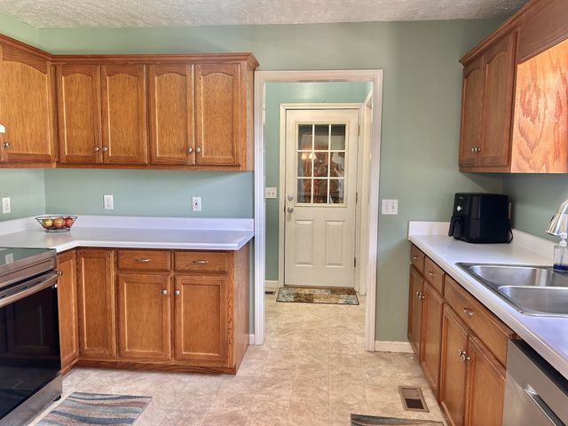 102 Boone Dr, Manchester, TN 37355