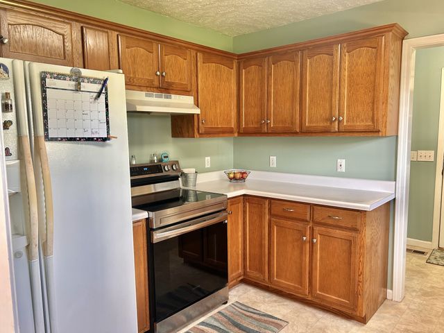 102 Boone Dr, Manchester, TN 37355