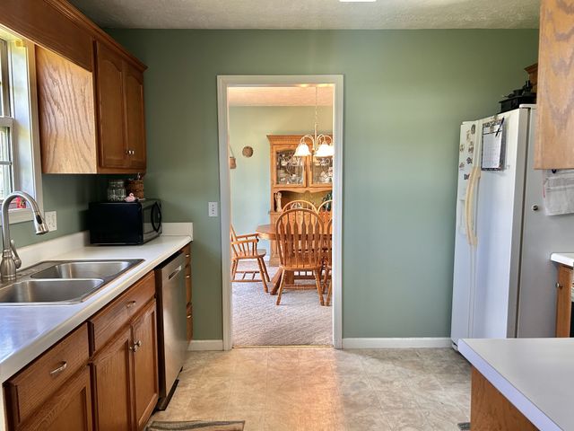 102 Boone Dr, Manchester, TN 37355