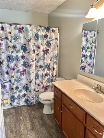 102 Boone Dr, Manchester, TN 37355