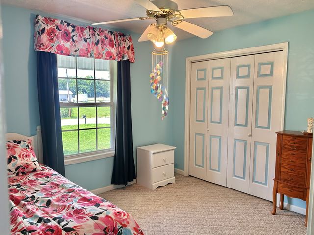 102 Boone Dr, Manchester, TN 37355