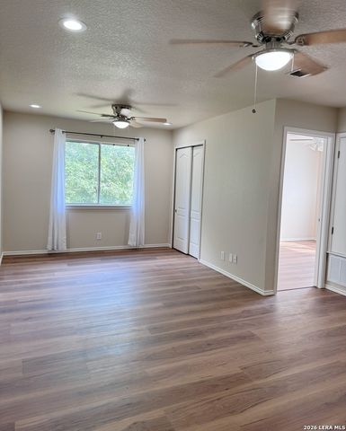 16 Pembroke Ct, San Antonio, TX 78240