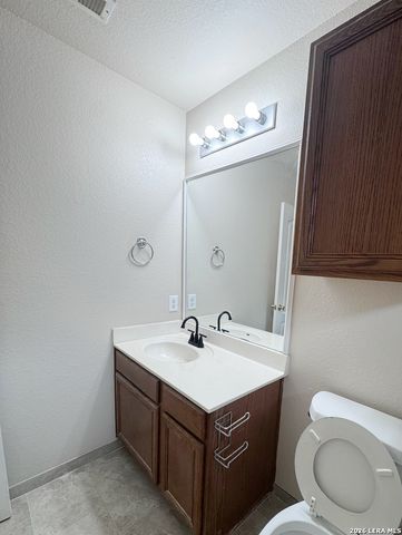 16 Pembroke Ct, San Antonio, TX 78240