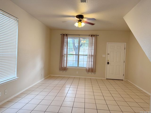 16 Pembroke Ct, San Antonio, TX 78240