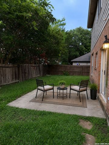 16 Pembroke Ct, San Antonio, TX 78240