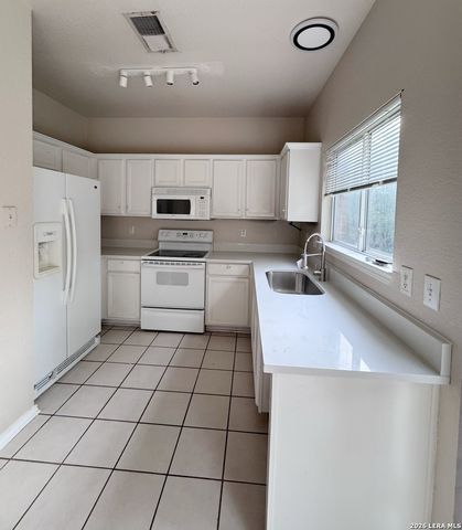 16 Pembroke Ct, San Antonio, TX 78240