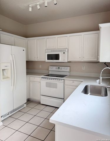 16 Pembroke Ct, San Antonio, TX 78240