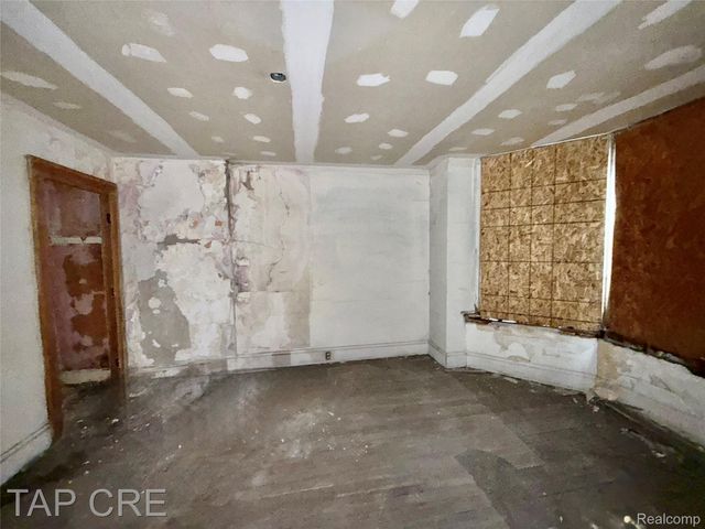 1092 E Grand Boulevard, Detroit, MI 48207