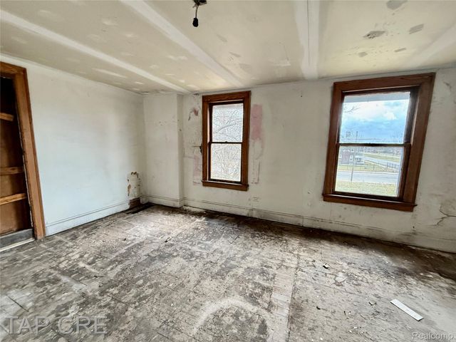 1092 E Grand Boulevard, Detroit, MI 48207
