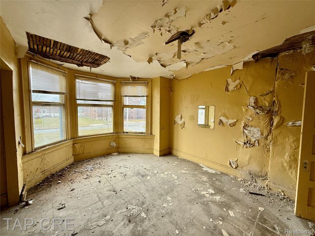 1092 E Grand Boulevard, Detroit, MI 48207