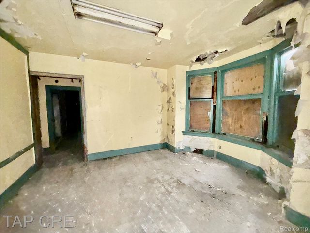 1092 E Grand Boulevard, Detroit, MI 48207
