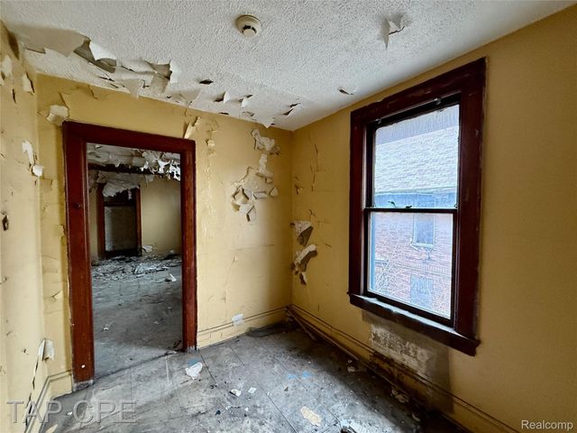 1092 E Grand Boulevard, Detroit, MI 48207