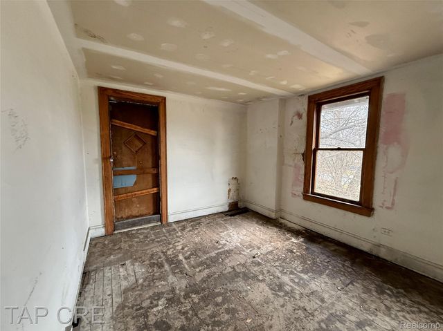 1092 E Grand Boulevard, Detroit, MI 48207