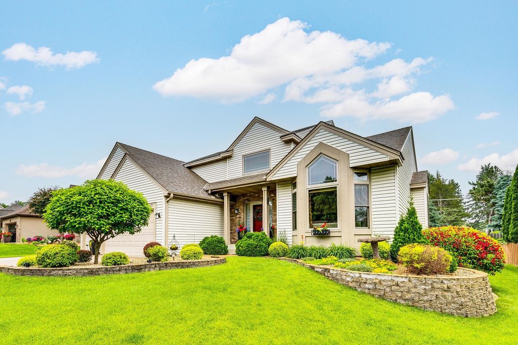 917 Hardwood Avenue, Shoreview, MN 55126