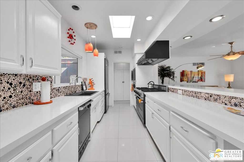 Image 22 of property listing at 1109 E Mesquite Avenue, Palm Springs, CA 92264