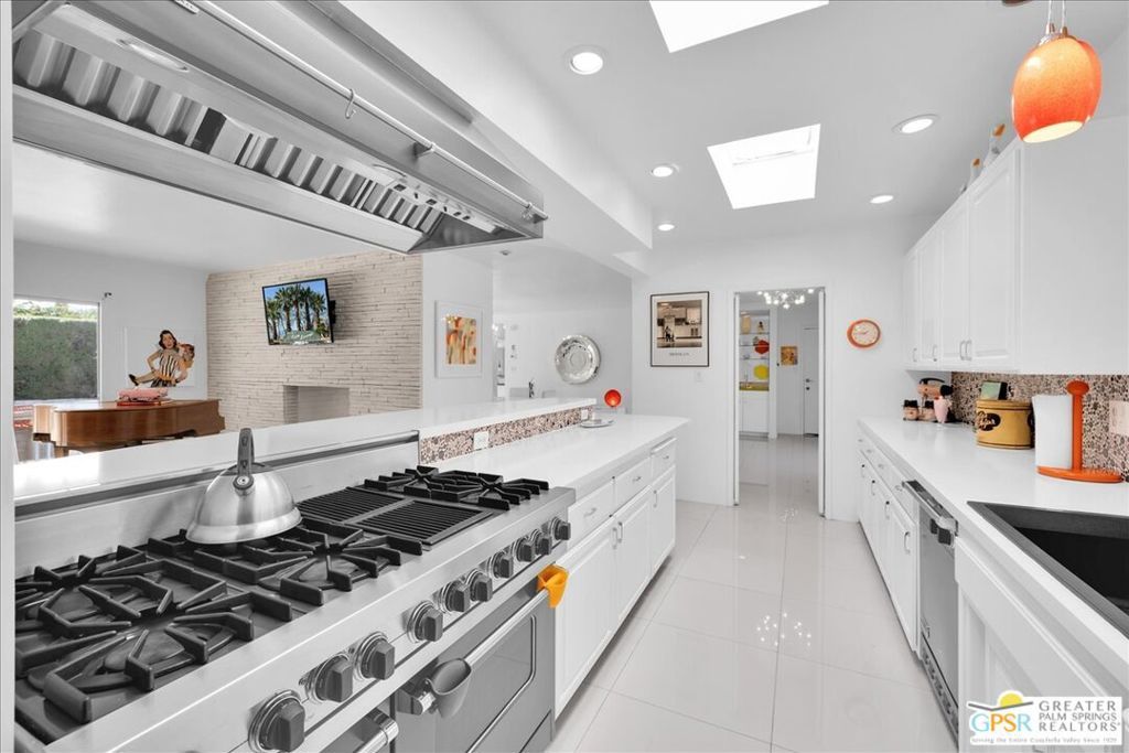 Image 23 of property listing at 1109 E Mesquite Avenue, Palm Springs, CA 92264