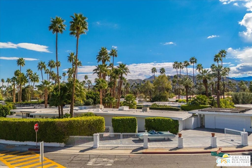 Image 4 of property listing at 1109 E Mesquite Avenue, Palm Springs, CA 92264