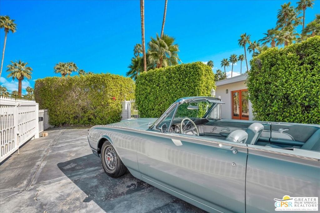 Image 7 of property listing at 1109 E Mesquite Avenue, Palm Springs, CA 92264