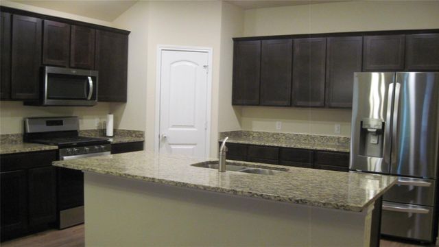 2304 Three Wood Way, Navasota, TX 77868