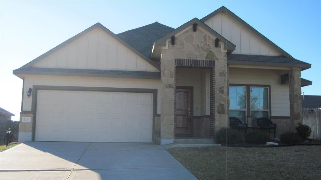 2304 Three Wood Way, Navasota, TX 77868