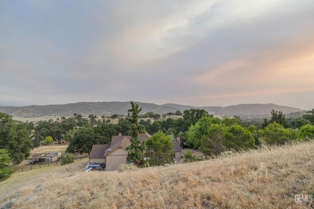 24501 Pueblo Court, Tehachapi, CA 93561