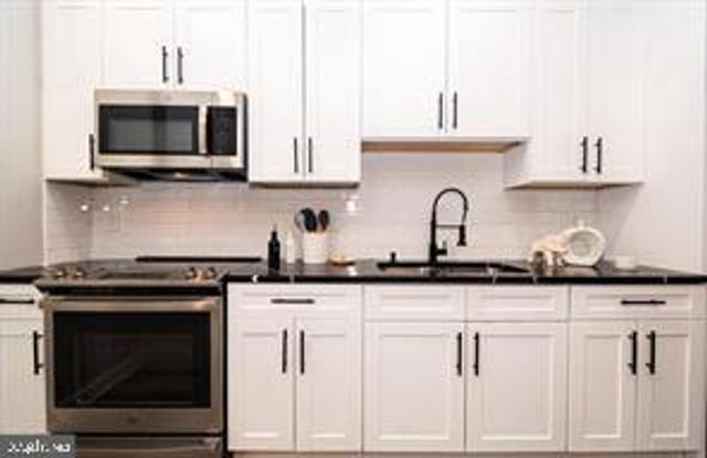 3103 E MONUMENT ST, Baltimore, MD 21205