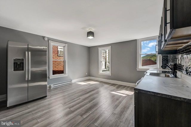 128 E BROAD ST, Tamaqua, PA 18252